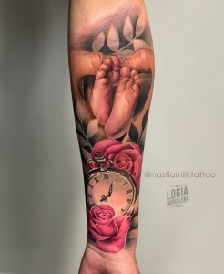 tatuaje_brazo_rosas_flores_Nastia_Milk_Logia_Barcelona  
